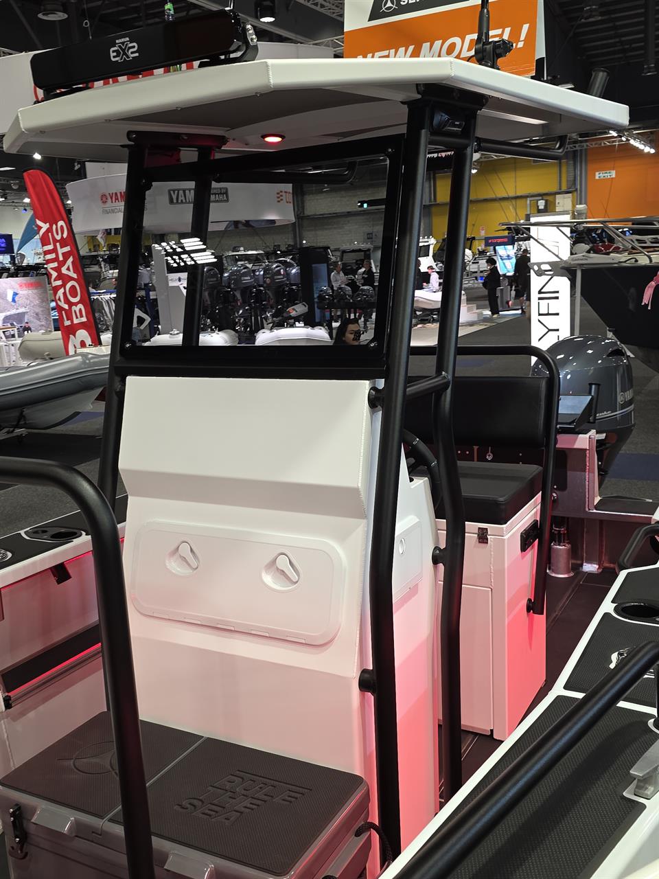 2026 Senator 570 Centre Console