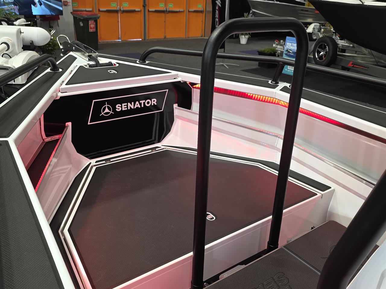 2026 Senator 570 Centre Console