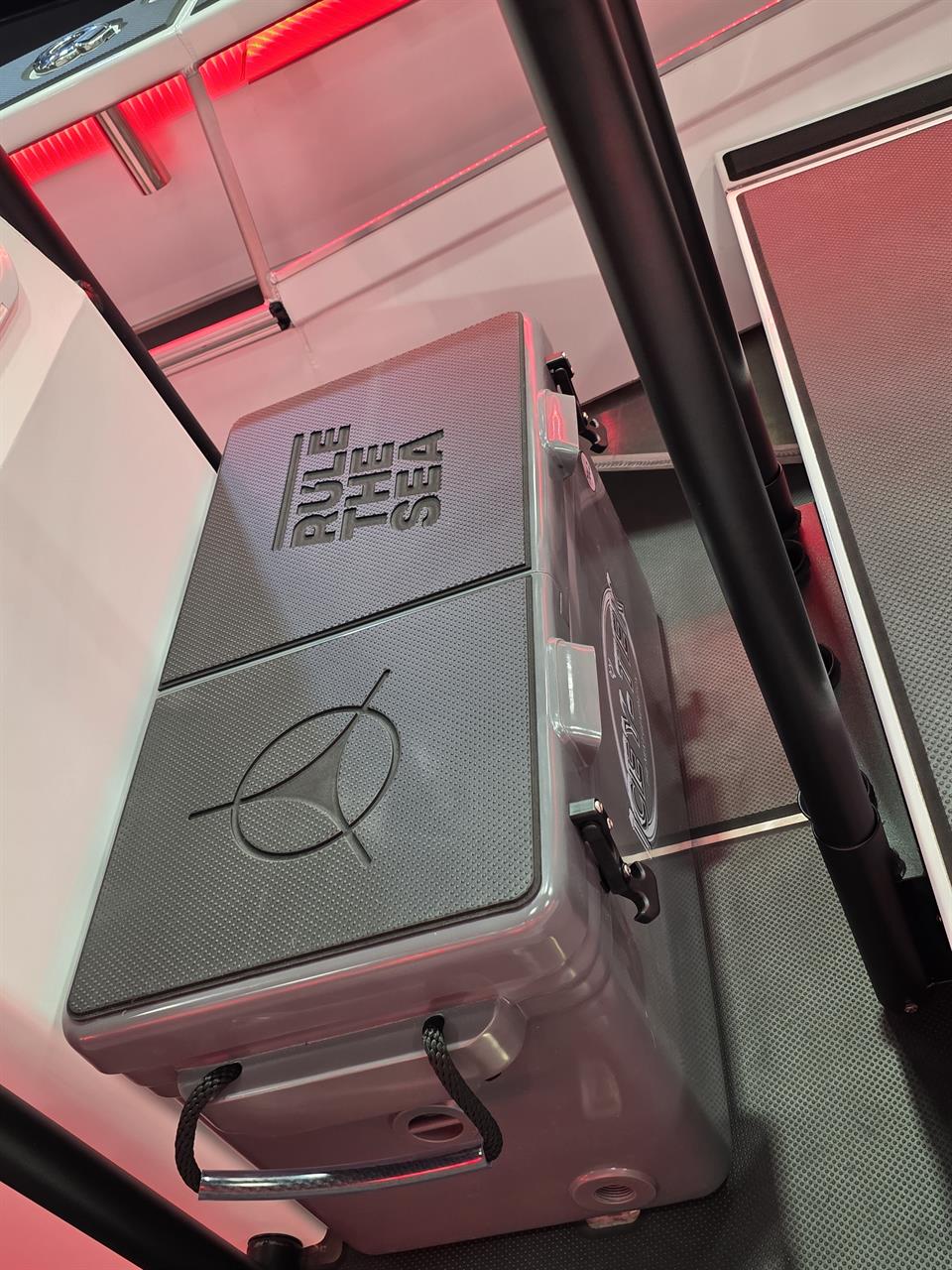 2026 Senator 570 Centre Console