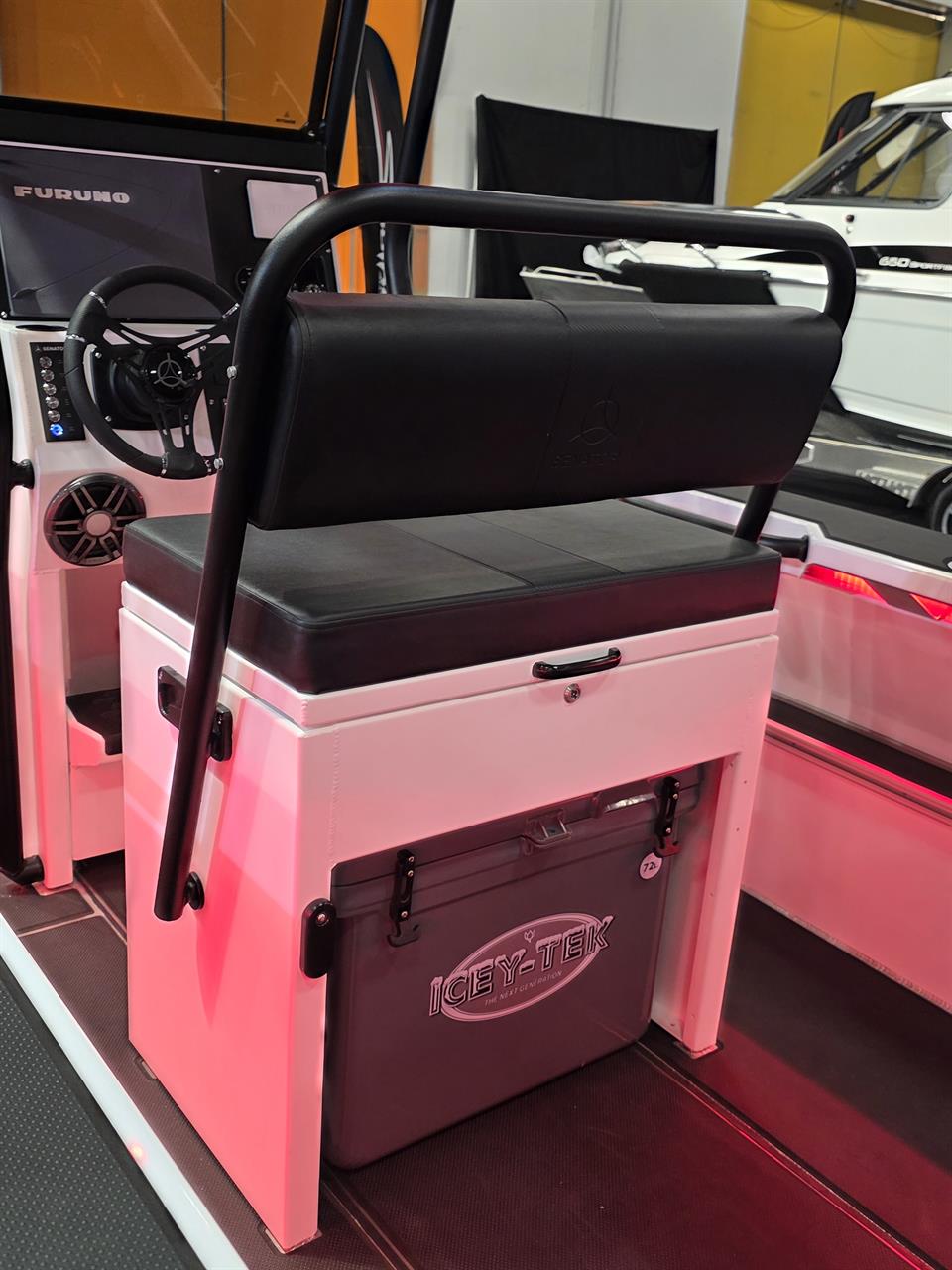 2026 Senator 570 Centre Console