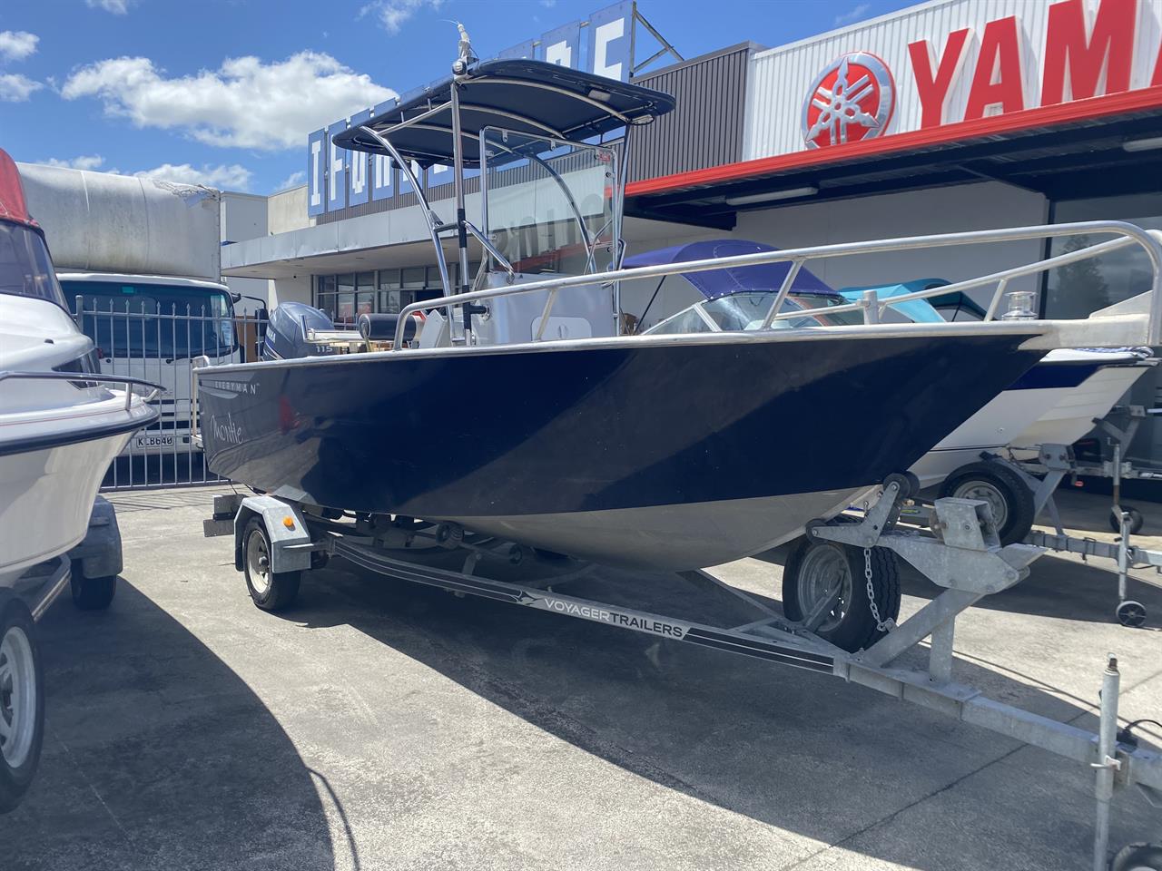 2011 Everyman 595 Centre Console